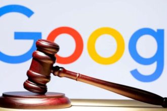 Logo do Google com martelo da justiça