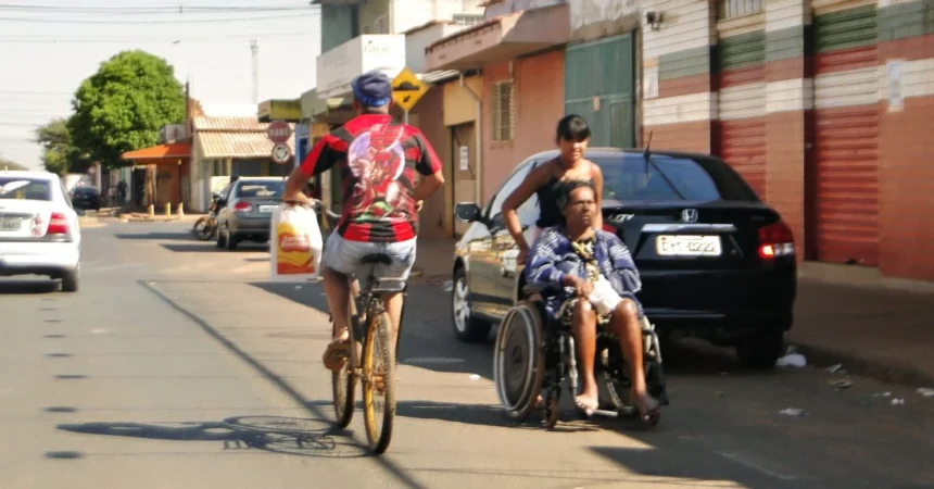 ciclistas na rua de uberlândia