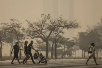 fumaça cobre o céu de Brasília